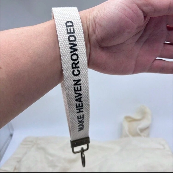 Make Heaven Crowded Beige Keychain - Picture 2 of 3